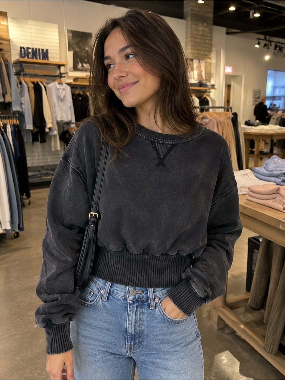 🌸 American Eagle Outfitters Black Women’s Sweatshirt top with ribbed waistband